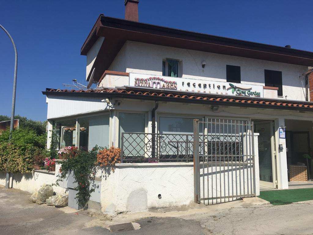 Olive Garden & Petite Maison Позада Екстер'єр фото
